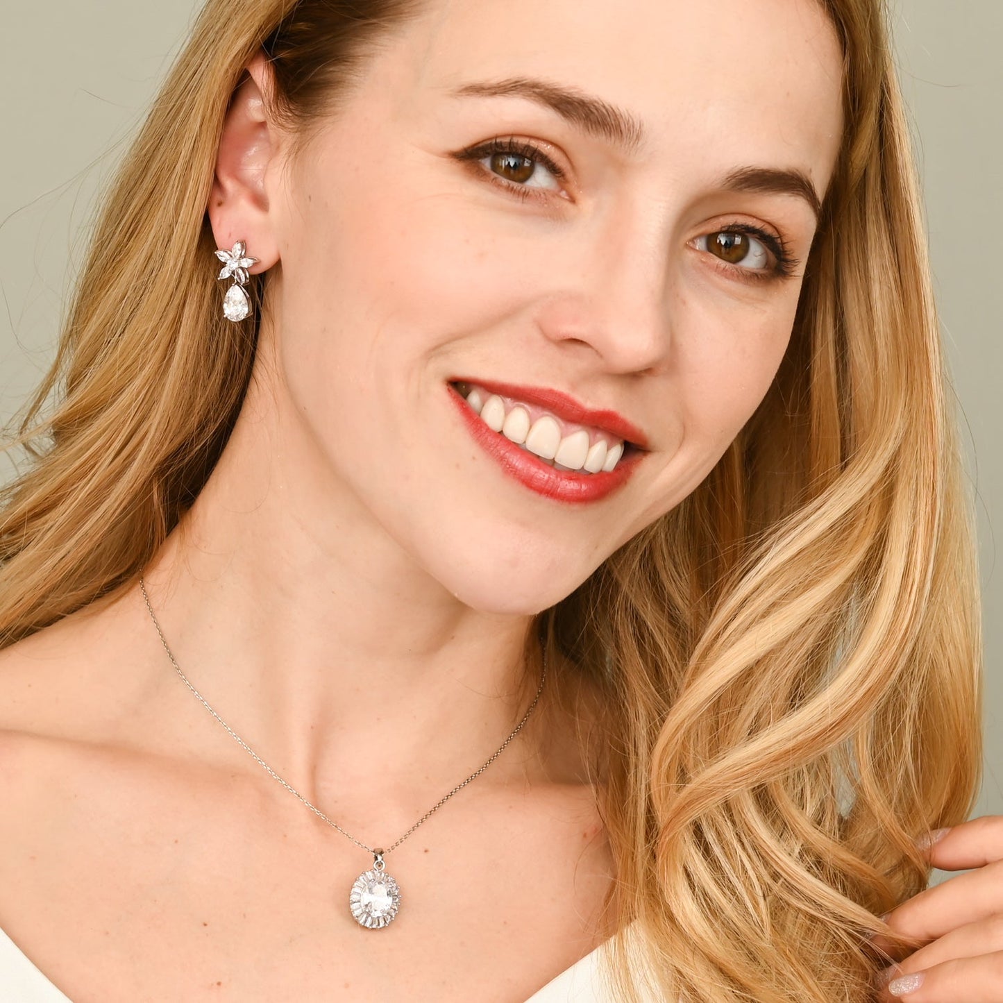 Infinite Glow Platinum Zircon Necklace