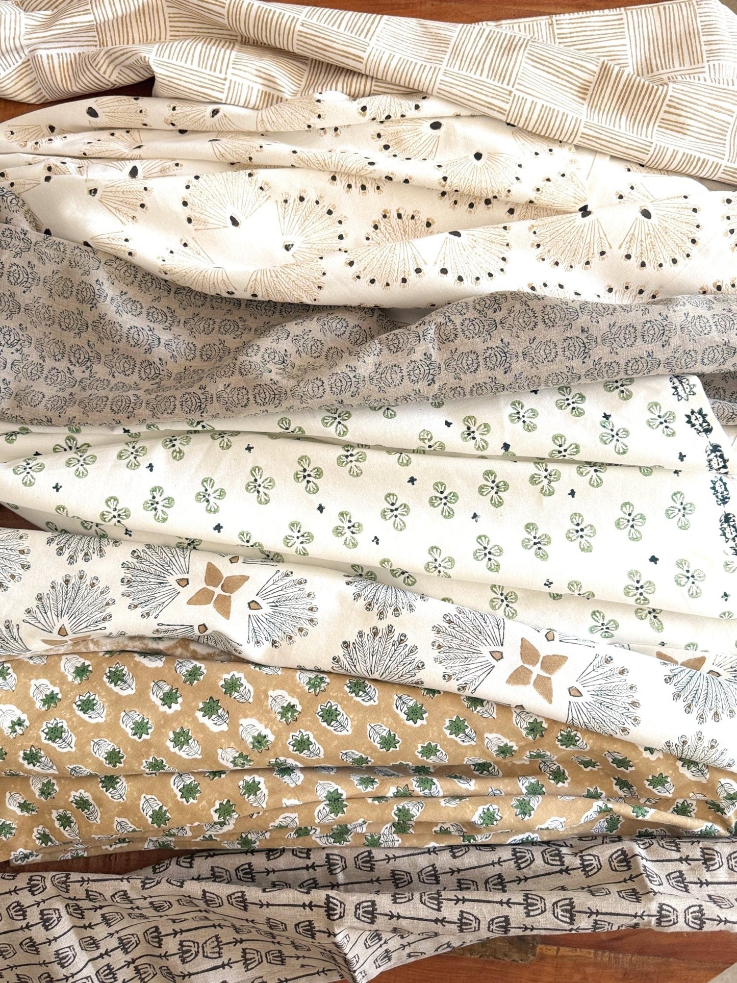 Table Throw (Ivory) - Lily - Chai & Midnight